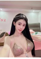 大家好，我是汉服模特薇薇，请大家多多照顾